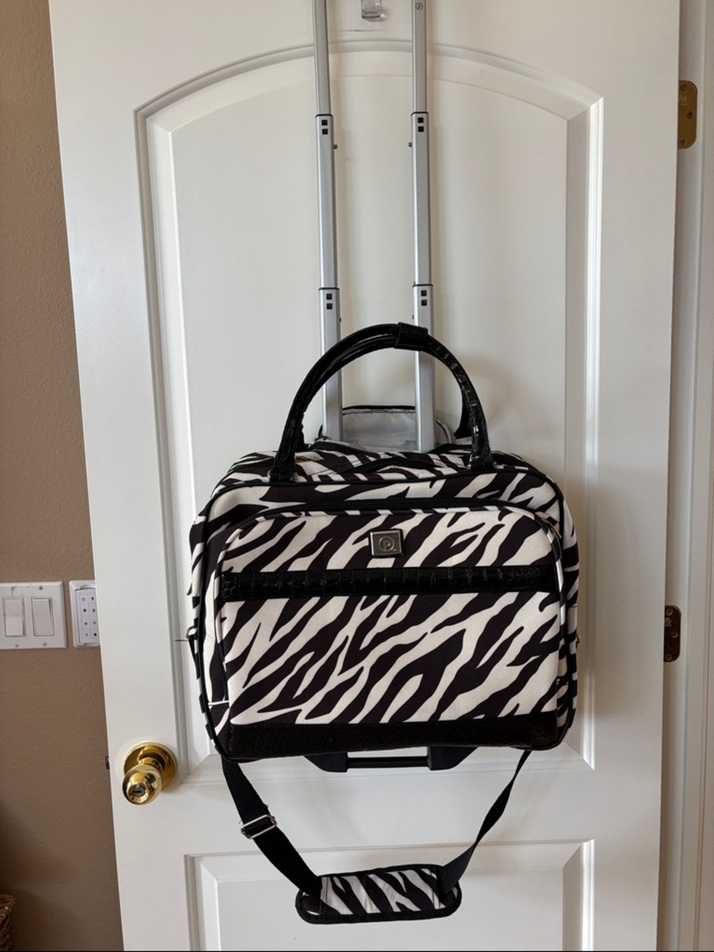 Zebra Print Expandable Upright Rolling Carry-On Luggage Black‎ White with Wheels